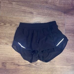 Lululemon hotty hot shorts black size 6 2.5